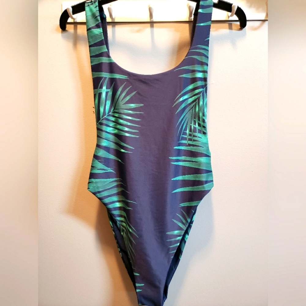 Aerie NWOT Super Scoop Navy with Green Leaf Design Tank, Small